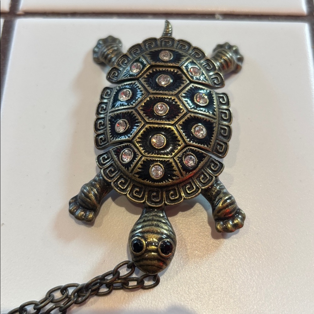 TURTLE NECKLACE EMBELLISHED WITH RHINESTONES LOOKS LIKE BRASS NO MARKINGS